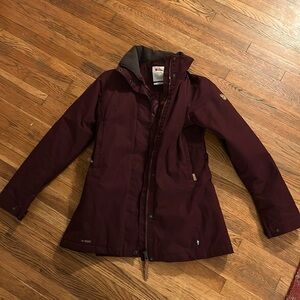 Really lovely fjallraven parka town jacket with quilted lining. Mauve color.